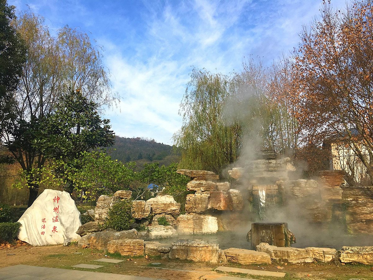 Hot water pipeline temperature control case